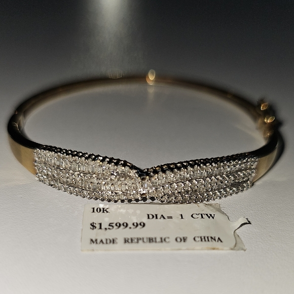 1 CTW 10K Gold Bangle Bracelet